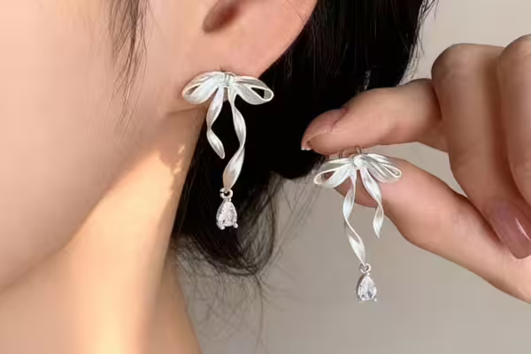 蝴蝶結水滴&times;耳環