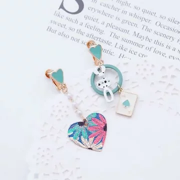 紙牌愛心花朵彩繪×不對稱螺旋耳夾