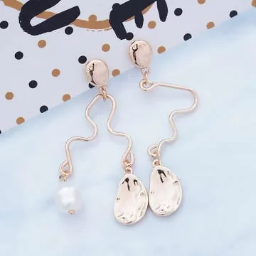 不規則平衡珍珠&times;不對稱螺旋耳夾