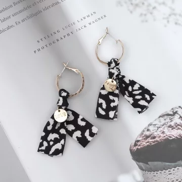 黑白豹紋布藝LOVE&times;吊墜耳環