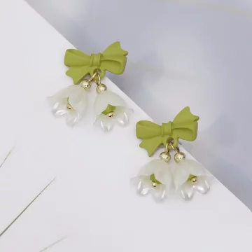 綠葉領結鈴蘭花&times;吊墜耳環