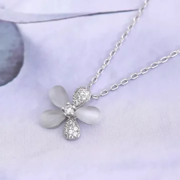 小白花閃鑽貓眼石&times;鎖骨項鍊