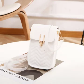 長方V字條紋金屬扣×皮革背帶×斜背包×純白