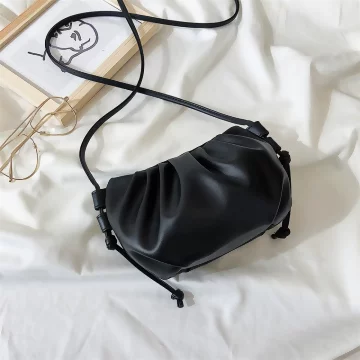 皺摺雲朵小包&times;皮革細繩斜背包&times;黑色