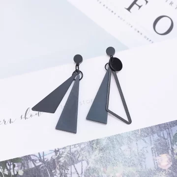 霧霾藍黑木頭三角&times;不對稱吊墜耳環