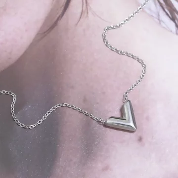 316鋼飾&times;經典V字母&times;鎖骨項鍊&times;銀色