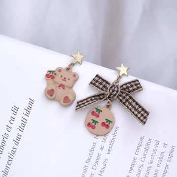 小熊愛吃櫻桃×不對稱吊墜耳環