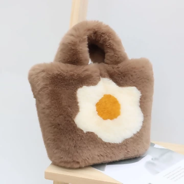 毛絨絨荷包蛋&times;鍊條斜背包&times;咖啡