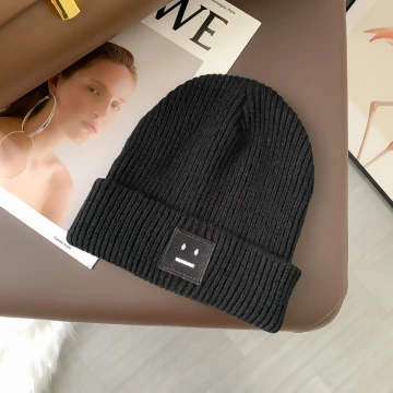 笑臉 ‧_‧&times;毛帽&times;黑色