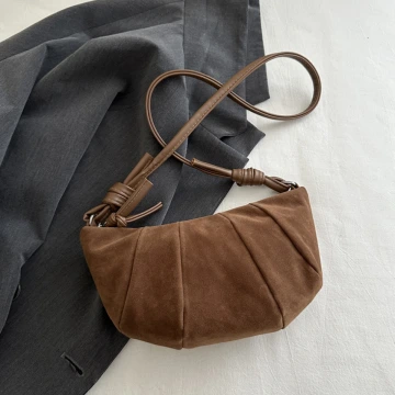 復古牛角包仿麂皮&times;斜背包&times;卡其