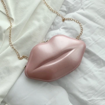 KISS硬殼嘴唇包×斜背包×粉紅