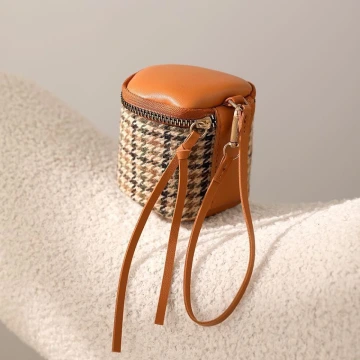 立體千鳥紋&times;手拿零錢包&times;棕咖