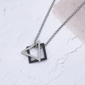 鏤空三角方塊&times;長項鍊