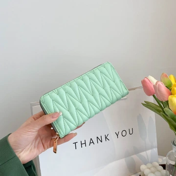 V字交叉繡線紋×拉鍊長皮夾×綠色