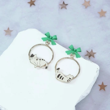 慵懶的貓咪&times;不對稱蚊香盤U型耳夾