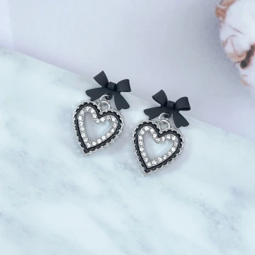 甜酷黑蝴蝶結愛心&times;吊墜耳環