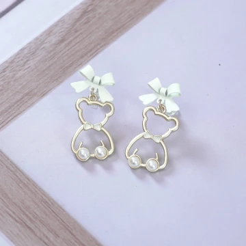 白蝴蝶結小熊輪廓珍珠&times;吊墜耳環