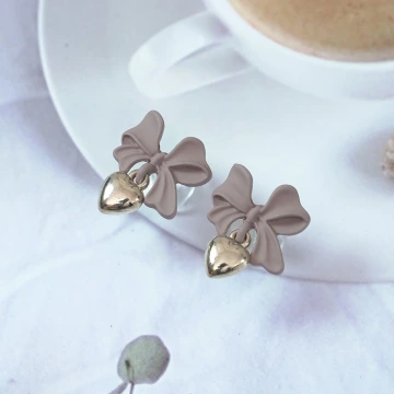 棕咖領結金色愛心&times;吊墜耳環