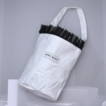 蕾絲邊韓文×輕巧手提袋×白色