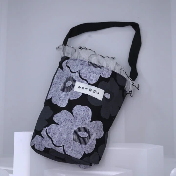 蕾絲邊韓文×輕巧手提袋×花朵