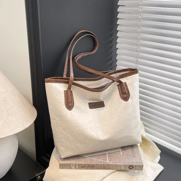 童趣壓紋包邊皮革&times;肩背包&times;棕咖