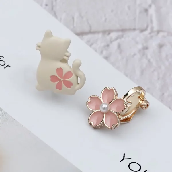 白貓粉櫻花卉×不對稱三角耳夾