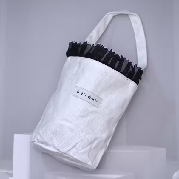 蕾絲邊韓文×輕巧手提袋×白色