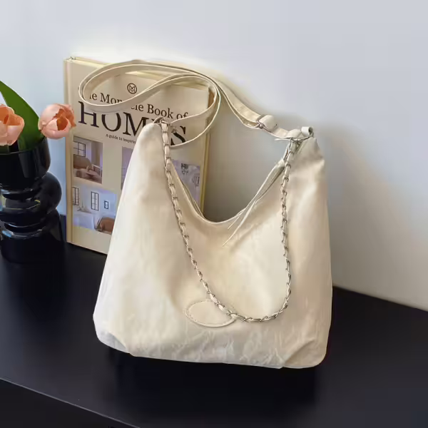 炫紋麂皮&times;斜背包&times;白色