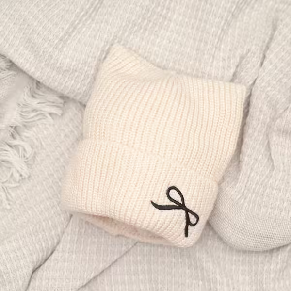 平頭俏貓耳蝴蝶結&times;毛帽&times;米白