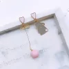 灰兔領結粉紅珠 ×不對稱吊墜耳環-第1張
