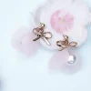 透粉貝殼珍珠花小花×吊墜耳環-第1張