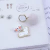 小白貓愛心鑲珍珠毛球×不對稱吊墜耳環-第4張