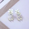 白蝴蝶結小熊輪廓珍珠×三角耳夾-第1張