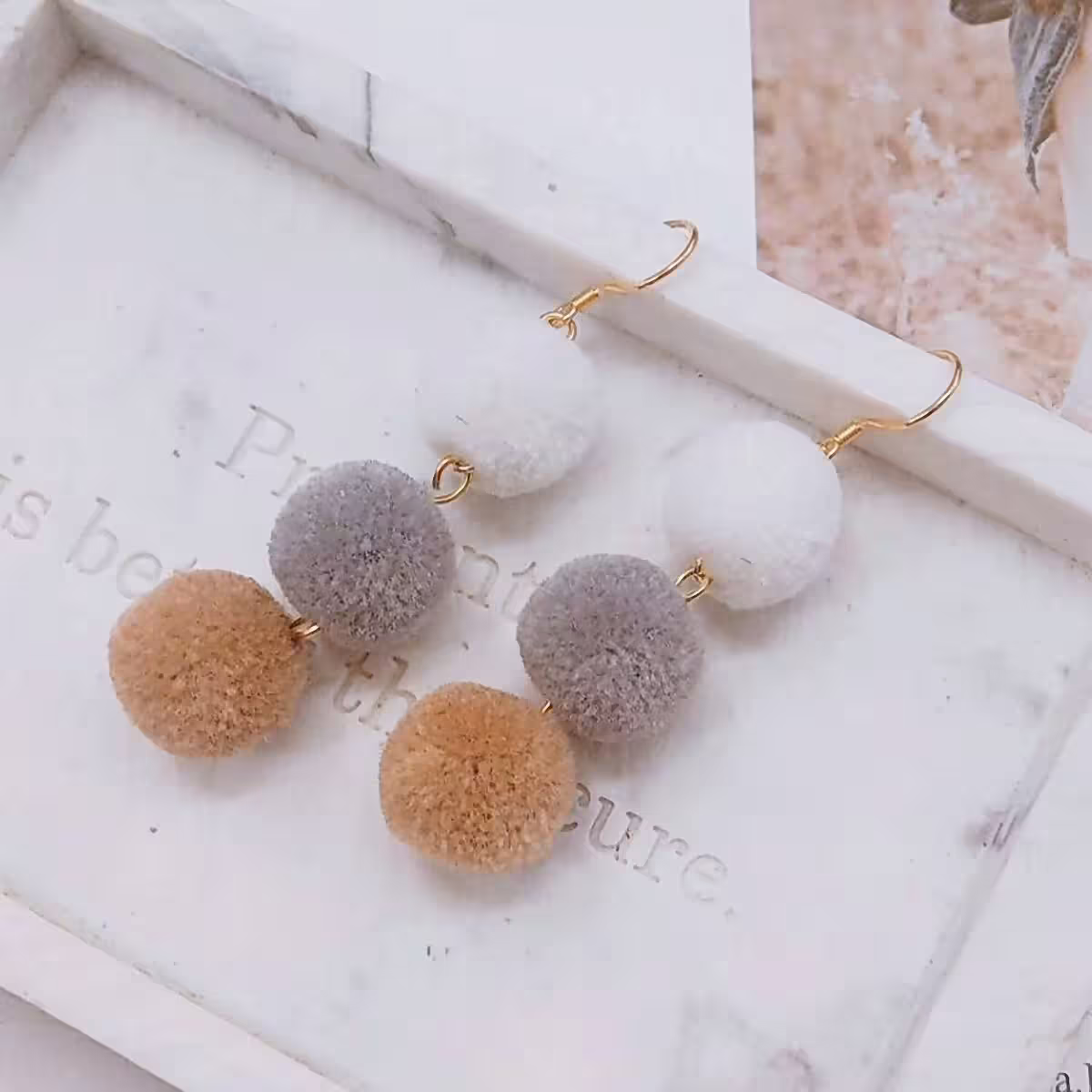 撞色小毛球×吊墜耳勾-第2張