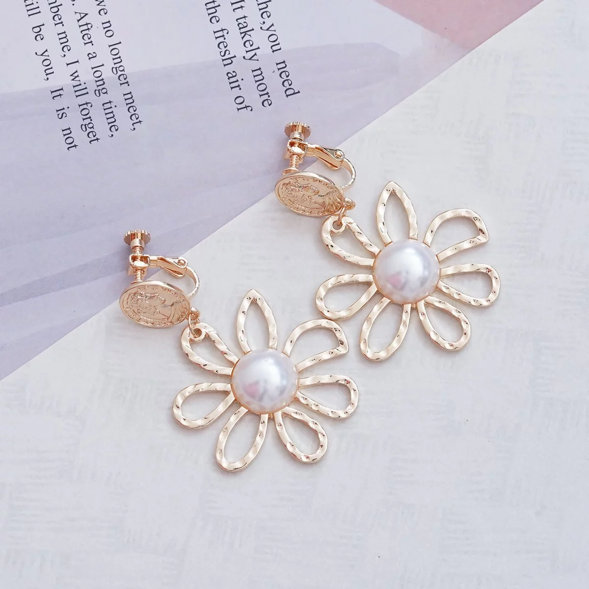 金幣半圓珍珠鏤空花朵×螺旋耳夾-第2張