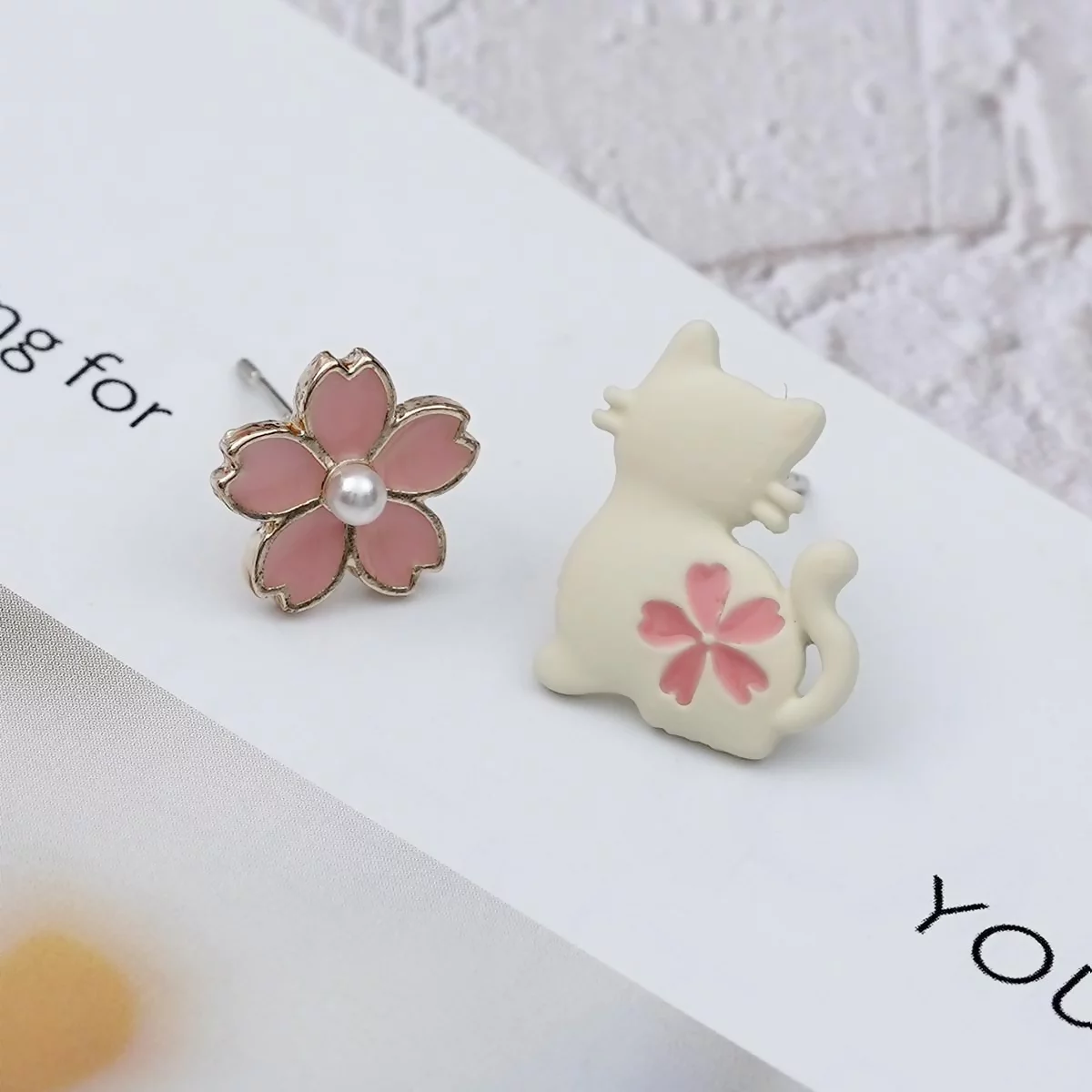 白貓粉櫻花卉×不對稱耳環-第5張