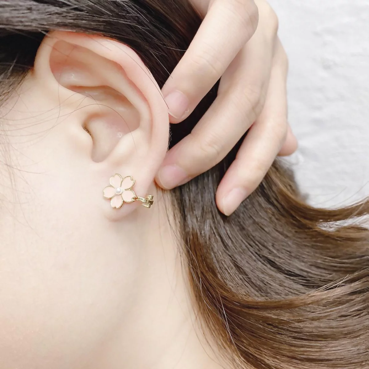 白貓粉櫻花卉×不對稱耳環-第2張