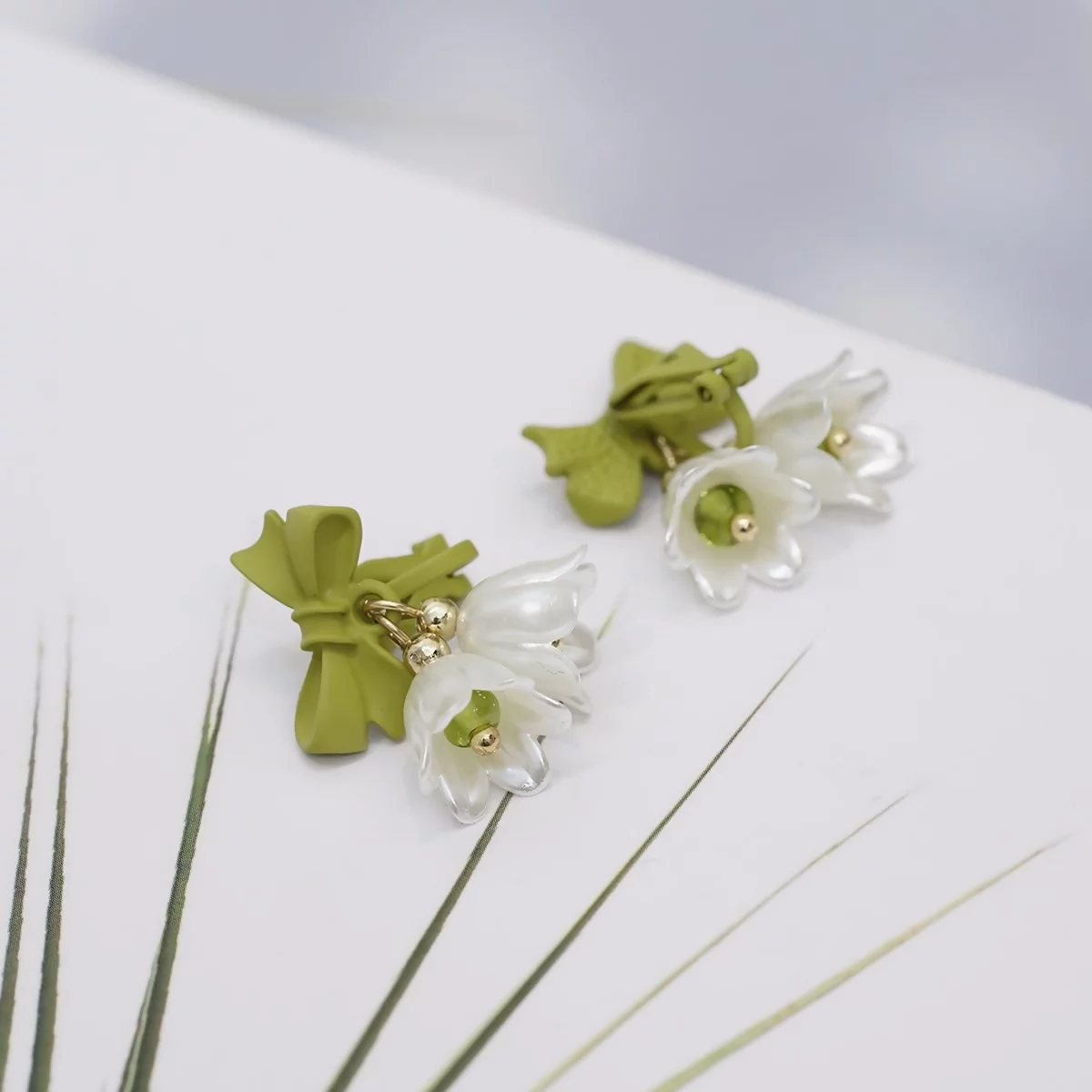 綠葉領結鈴蘭花×三角耳夾-第3張