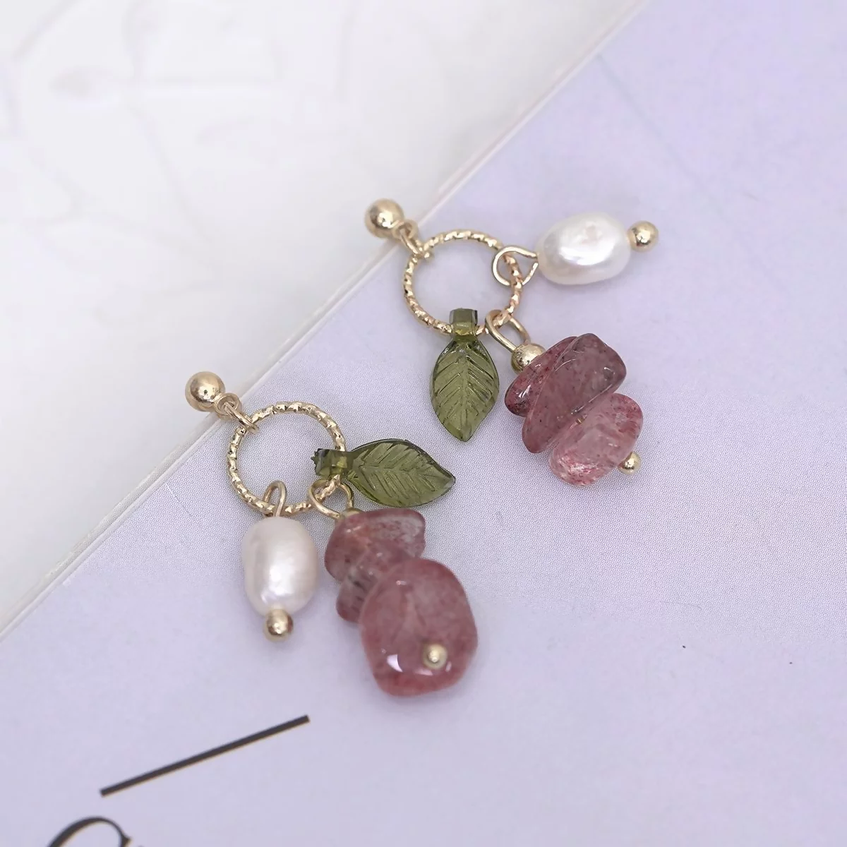 綠葉莓晶小珍珠×吊墜耳環-第1張