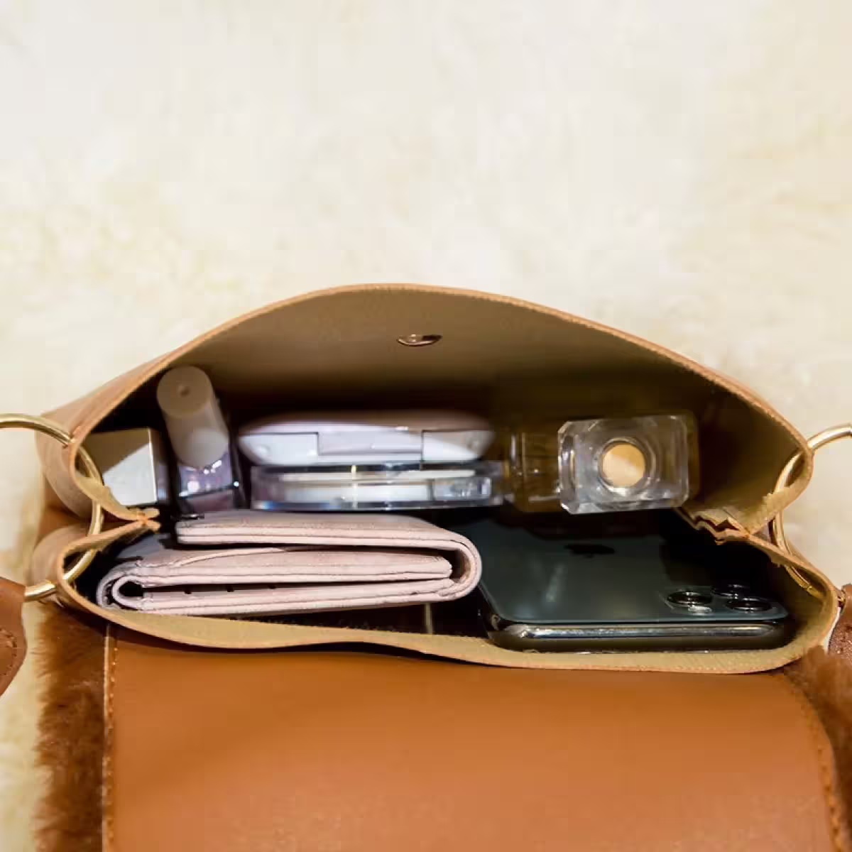 絨毛翻蓋皮革×金屬鍊條麻花紐結背帶×斜背包×粉紅-第4張