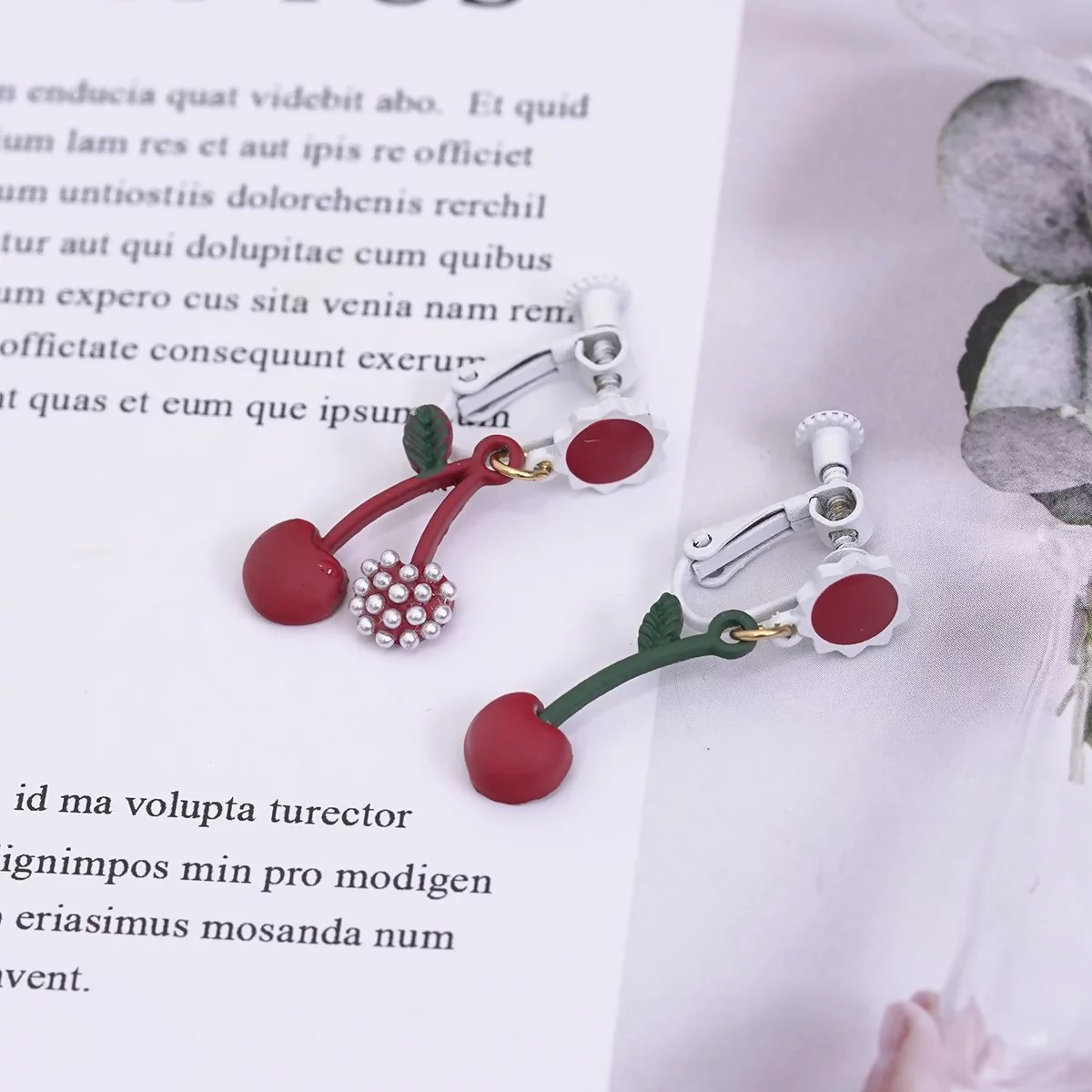 紅櫻桃珍珠×不對稱螺旋耳夾-第2張