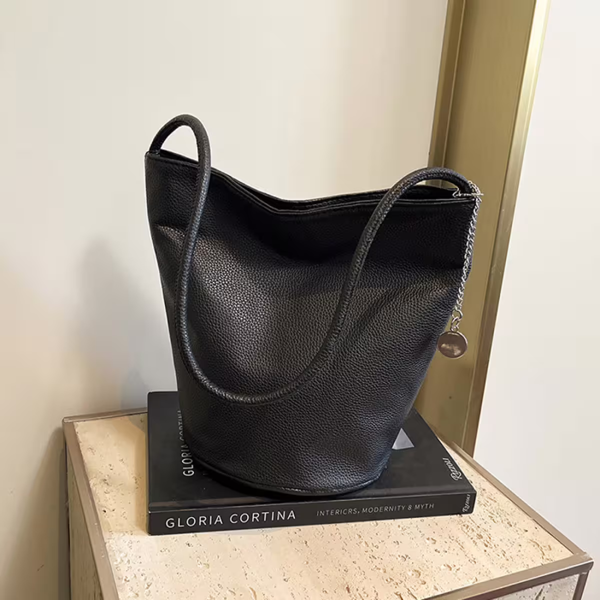 皮革圓身水桶包&times;肩背包&times;黑色-第1張