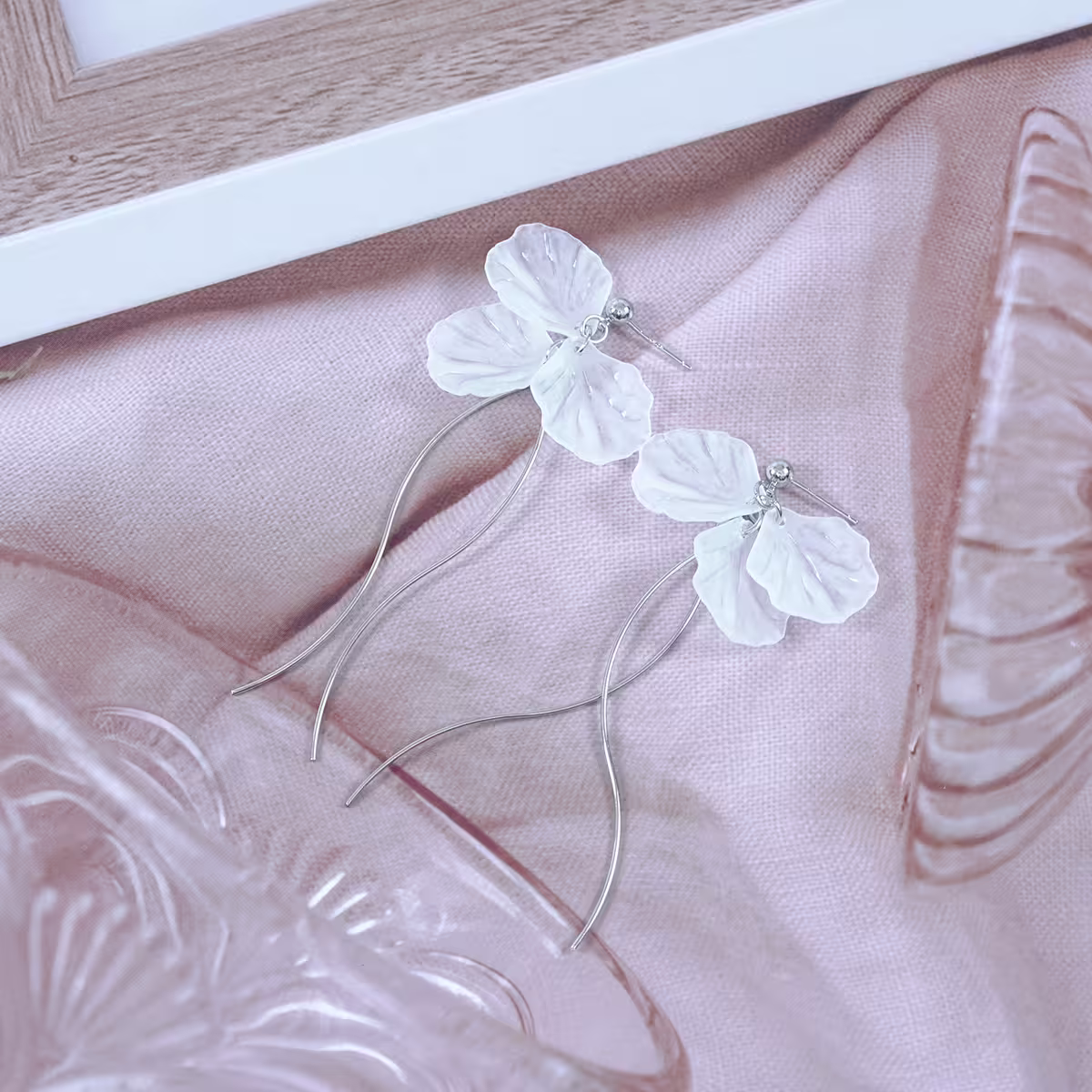 白花瓣波浪線條×吊墜耳環-第1張