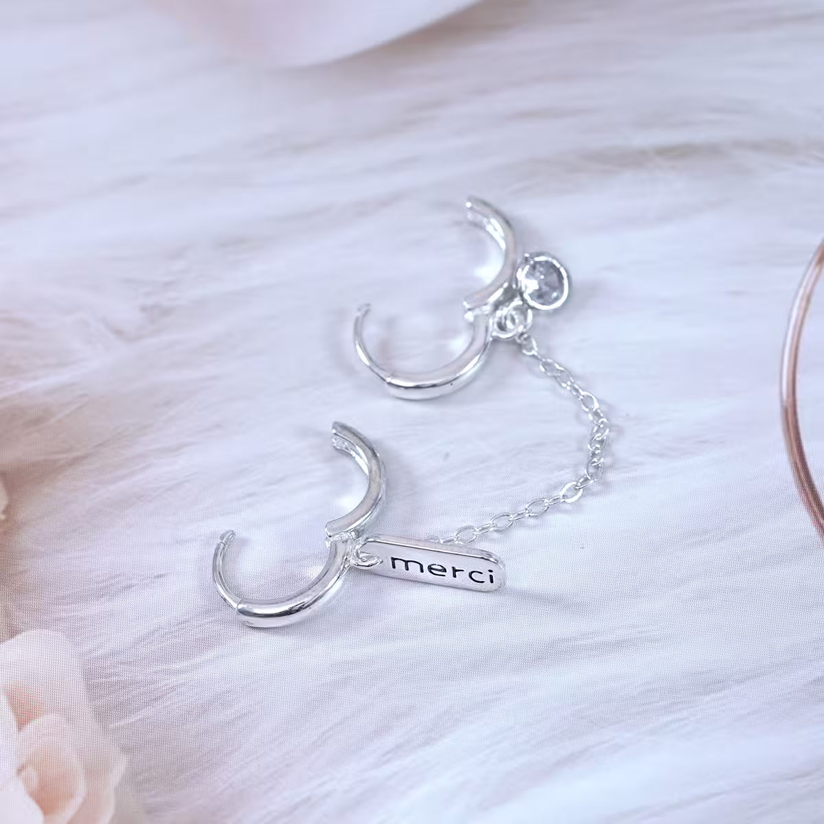 字母吊牌單鑽×單邊相連耳釦-第3張