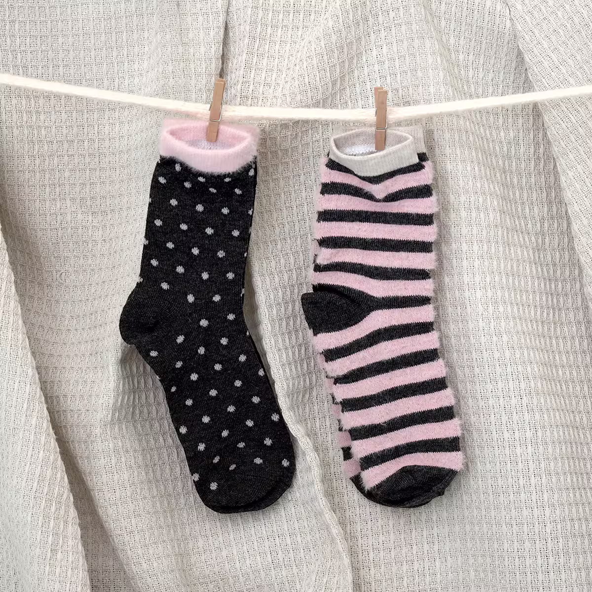 點點條紋毛襪&times;中筒襪&times;二雙套件襪子組-第2張