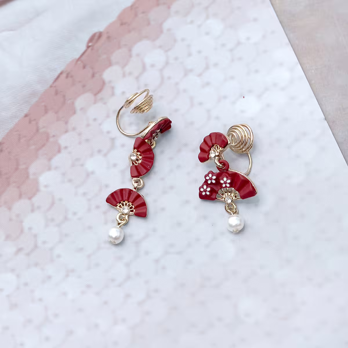 梅映紅扇&times;不對稱蚊香盤U型耳夾-第4張