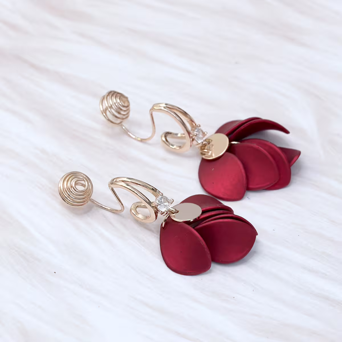 紅色花瓣裙&times;蚊香盤U型耳夾-第1張