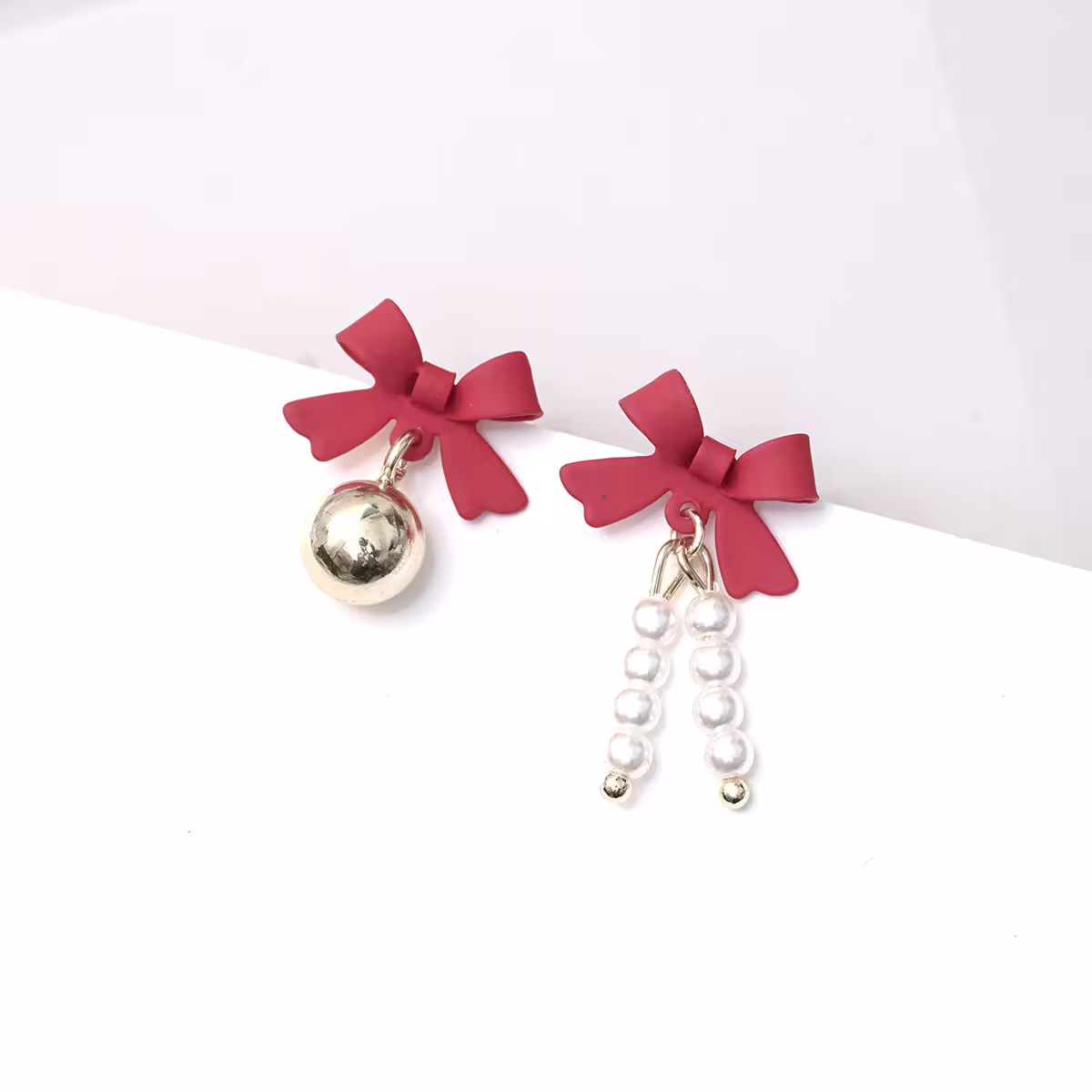 蝴蝶結鈴鐺珍珠串&times;不對稱吊墜耳環-第1張