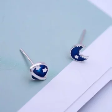 925銀針×星球與月亮×不對稱耳針.avif