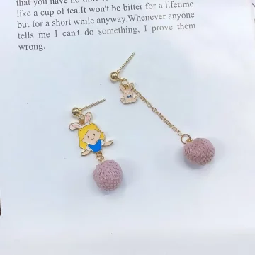 Q版愛麗絲毛球×不對稱吊墜耳環.avif
